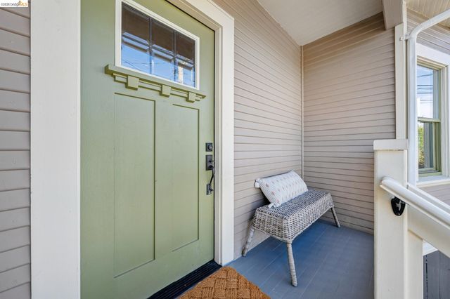 5933 Fremont St, Oakland, CA 94608