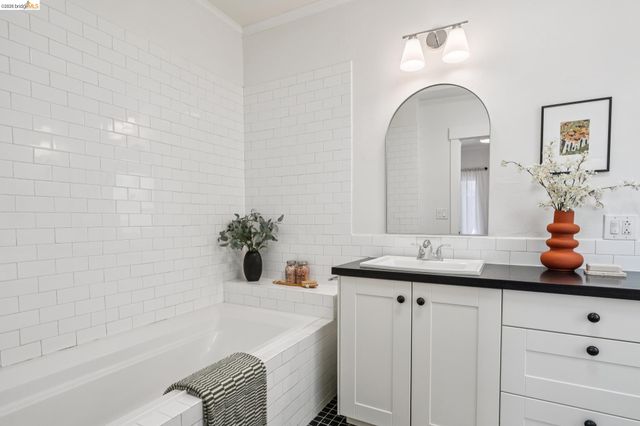 5933 Fremont St, Oakland, CA 94608