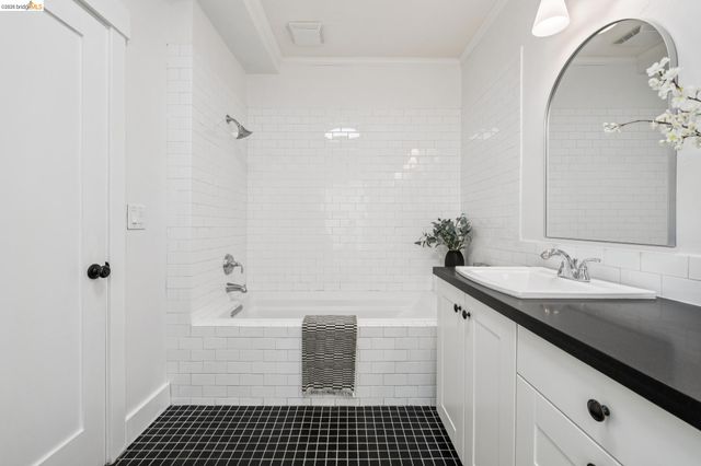 5933 Fremont St, Oakland, CA 94608