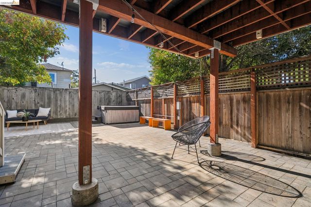 5933 Fremont St, Oakland, CA 94608