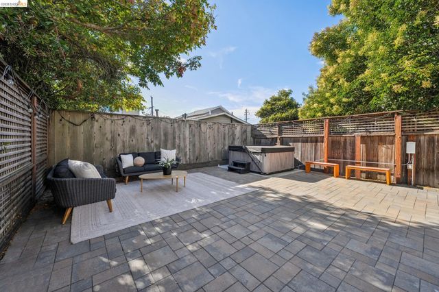 5933 Fremont St, Oakland, CA 94608