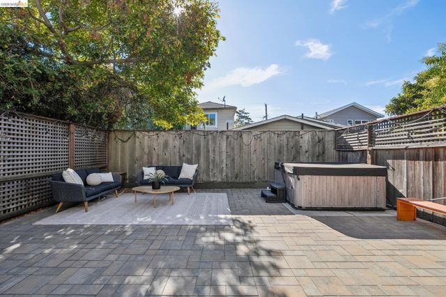 5933 Fremont St, Oakland, CA 94608