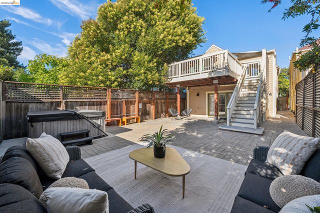 5933 Fremont St, Oakland, CA 94608