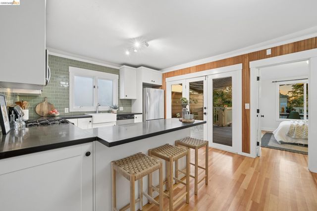 5933 Fremont St, Oakland, CA 94608