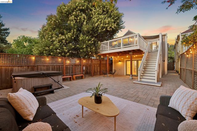 5933 Fremont St, Oakland, CA 94608