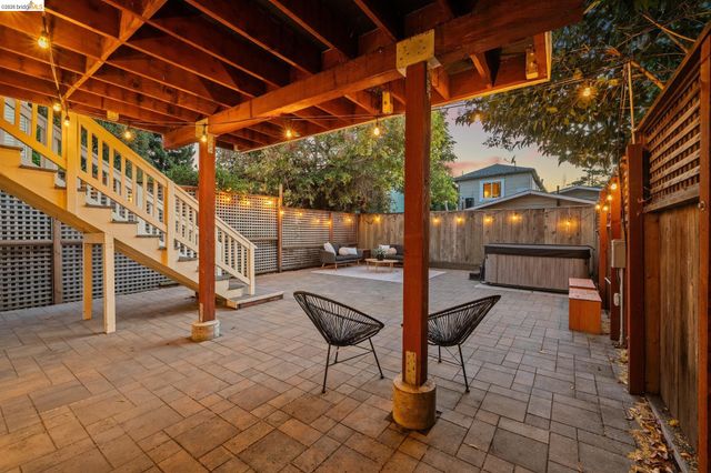 5933 Fremont St, Oakland, CA 94608