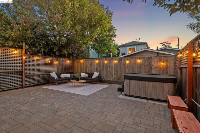 5933 Fremont St, Oakland, CA 94608