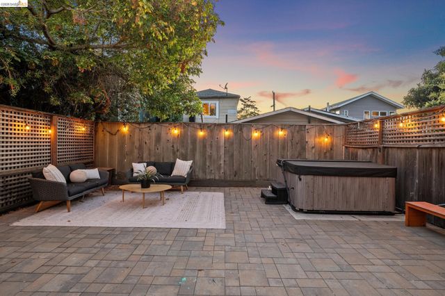 5933 Fremont St, Oakland, CA 94608