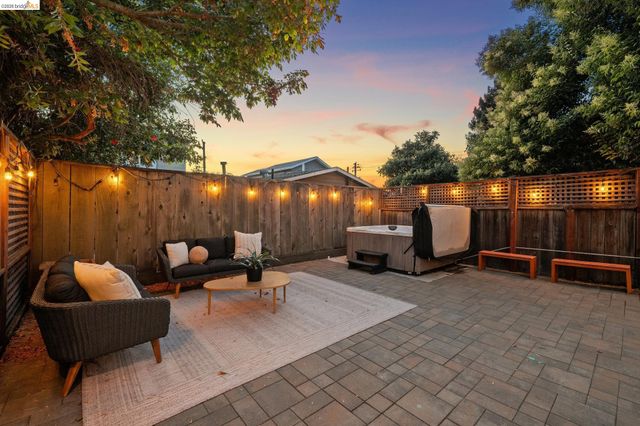 5933 Fremont St, Oakland, CA 94608