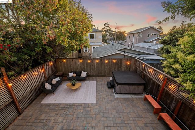 5933 Fremont St, Oakland, CA 94608