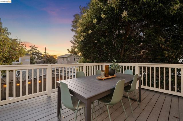 5933 Fremont St, Oakland, CA 94608