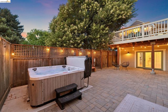 5933 Fremont St, Oakland, CA 94608