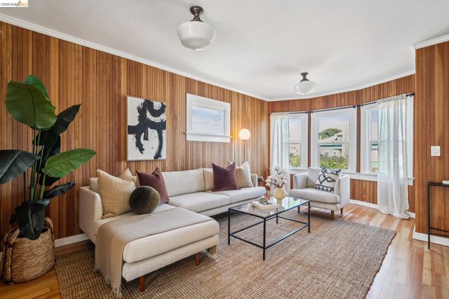 5933 Fremont St, Oakland, CA 94608