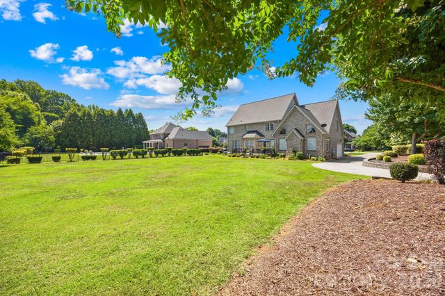 105 Mandarin Drive, Mooresville, NC 28117