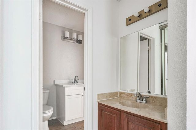 3420 Country Club Drive W 214, Irving, TX 75038