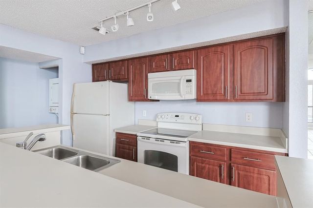 3420 Country Club Drive W 214, Irving, TX 75038