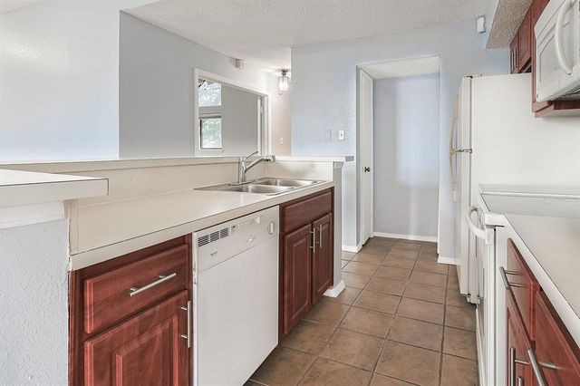 3420 Country Club Drive W 214, Irving, TX 75038