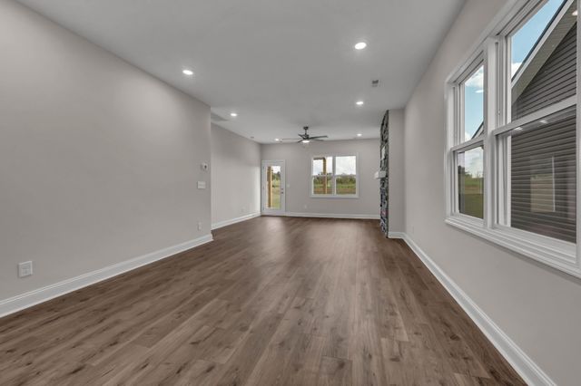 2725 Brewster Dr, Clarksville, TN 37042