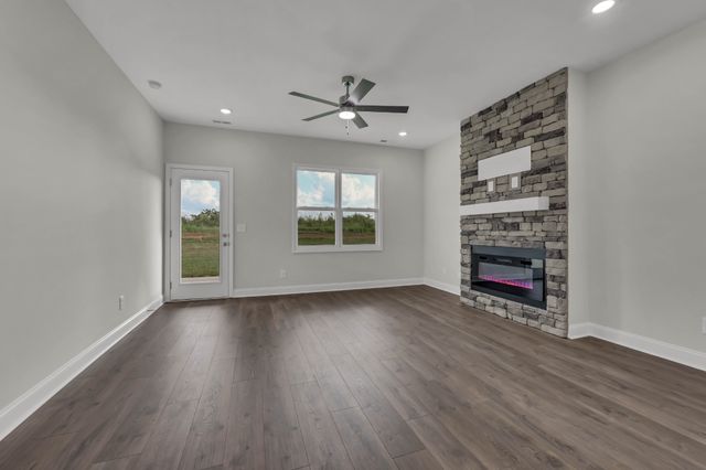 2725 Brewster Dr, Clarksville, TN 37042