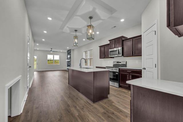 2725 Brewster Dr, Clarksville, TN 37042