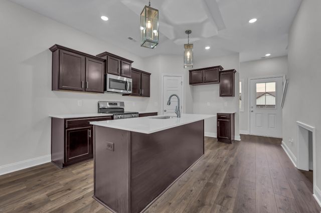 2725 Brewster Dr, Clarksville, TN 37042