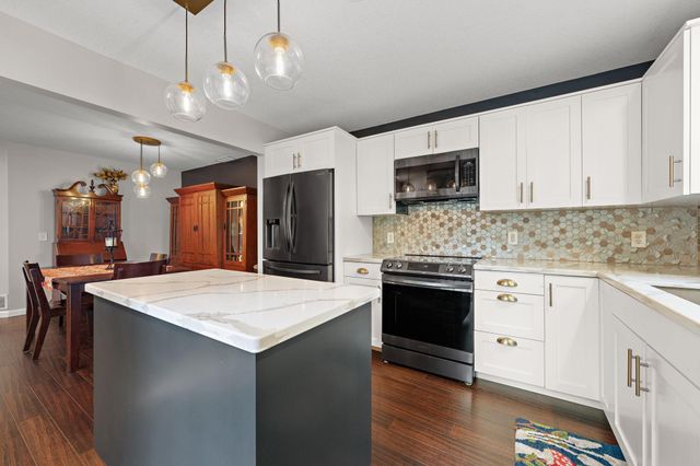 1423 Hunter Hill Road, Hudson, WI 54016