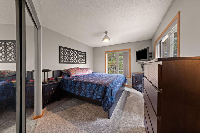1423 Hunter Hill Road, Hudson, WI 54016