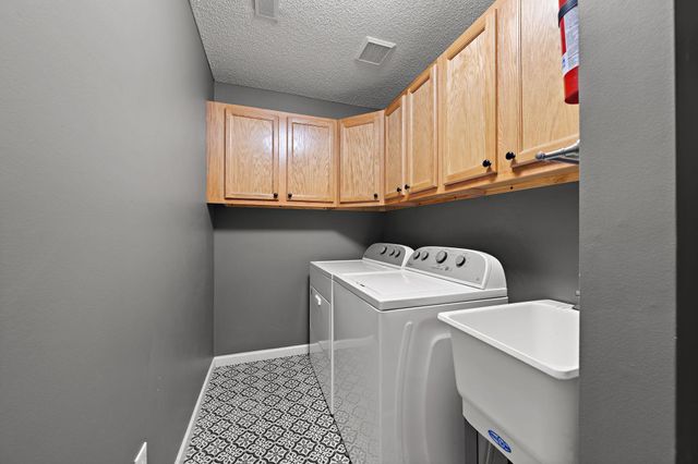 1423 Hunter Hill Road, Hudson, WI 54016