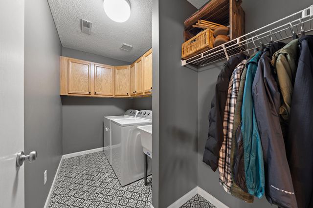 1423 Hunter Hill Road, Hudson, WI 54016