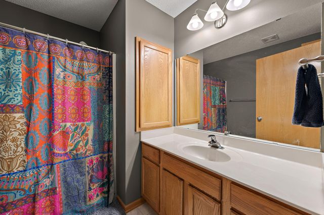 1423 Hunter Hill Road, Hudson, WI 54016
