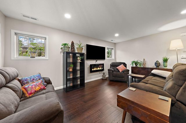 1423 Hunter Hill Road, Hudson, WI 54016