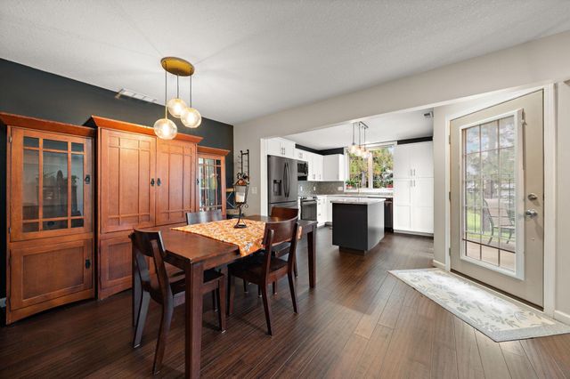 1423 Hunter Hill Road, Hudson, WI 54016