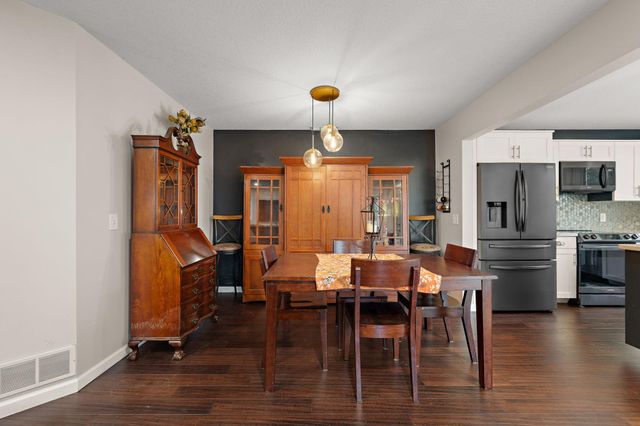 1423 Hunter Hill Road, Hudson, WI 54016