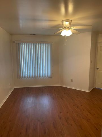 424 Deerpath Drive W, Schererville, IN 46375