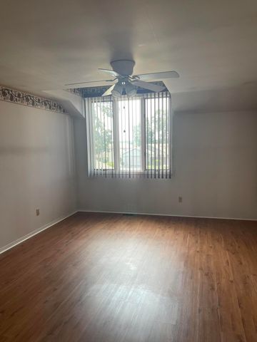 424 Deerpath Drive W, Schererville, IN 46375