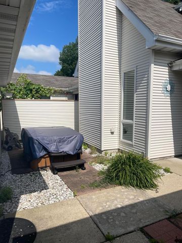 424 Deerpath Drive W, Schererville, IN 46375