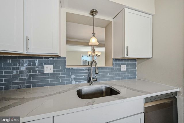 28 E PERPEN COURT, Newark, DE 19702