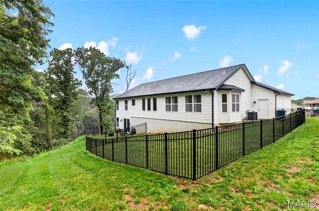 5736 La Trace Lane, High Ridge, MO 63049