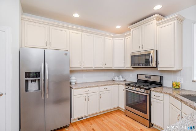 23 Woods Lane 23, Newtown, CT 06470