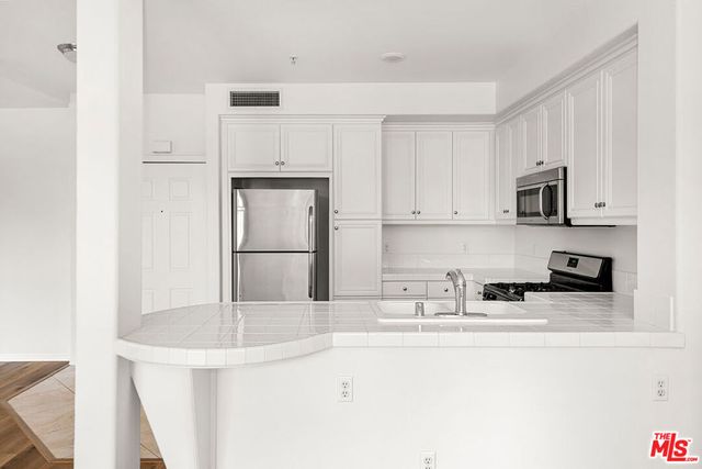 13044 Pacific 214, Playa Vista, CA 90094