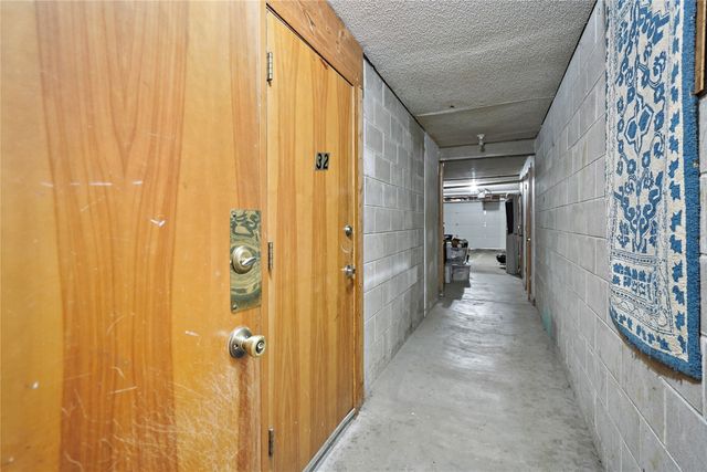 5230 Dakota Drive, West Des Moines, IA 50265