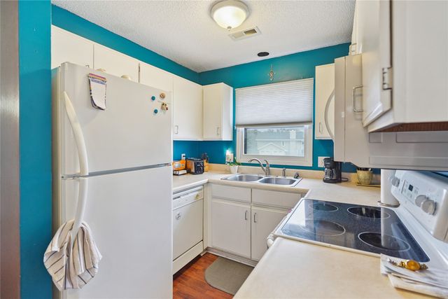 5230 Dakota Drive, West Des Moines, IA 50265