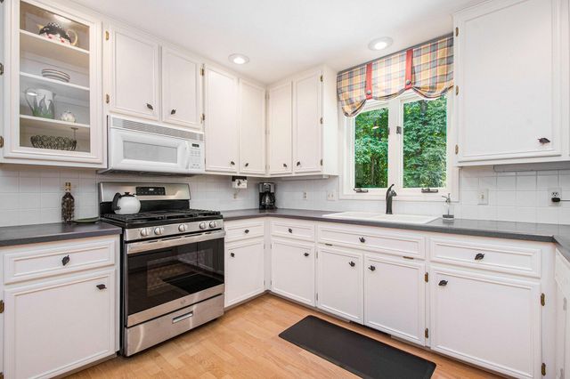 1410 Rothbury Drive NE, Grand Rapids, MI 49505