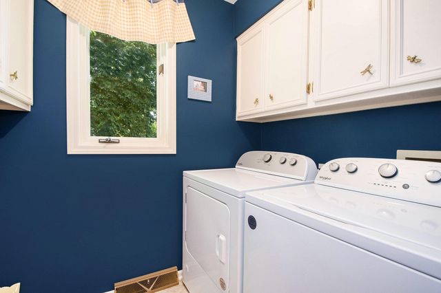 1410 Rothbury Drive NE, Grand Rapids, MI 49505