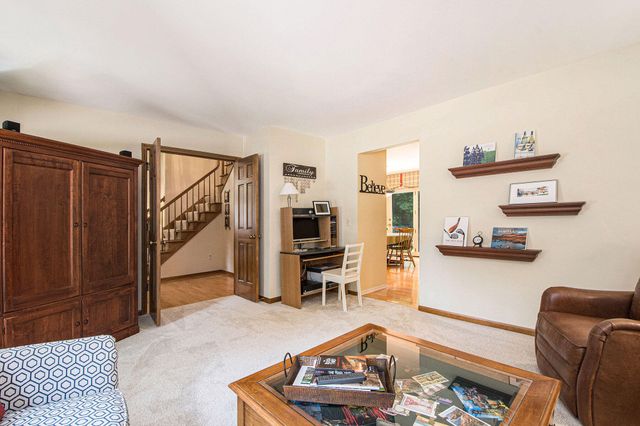 1410 Rothbury Drive NE, Grand Rapids, MI 49505