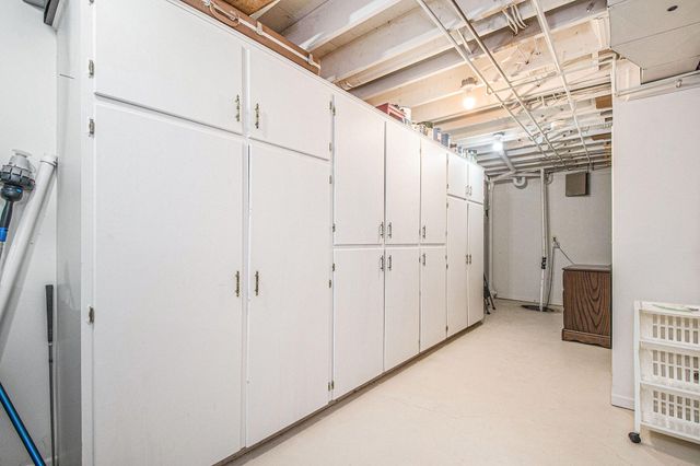 1410 Rothbury Drive NE, Grand Rapids, MI 49505