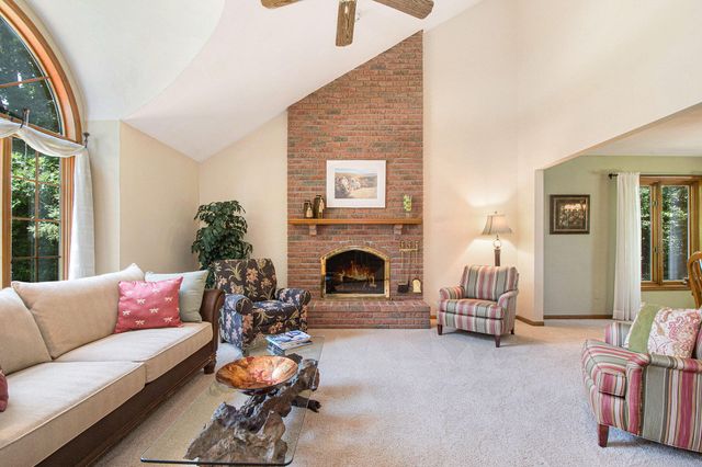 1410 Rothbury Drive NE, Grand Rapids, MI 49505