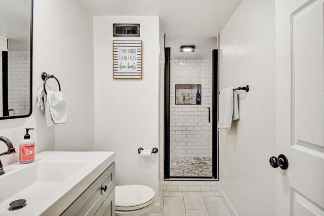 2323 Mastlands Drive, Oakland, CA 94611