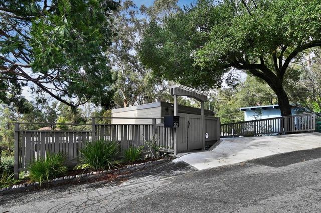 2323 Mastlands Drive, Oakland, CA 94611