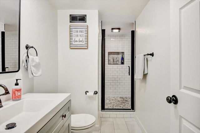 2323 Mastlands Drive, Oakland, CA 94611